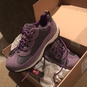 Waterproof women’s hiking boots (BRAND NEW)